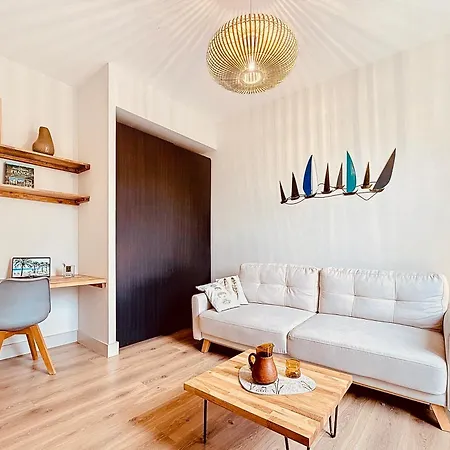 Apartament Charming 2-bedroom Retreat Near Center With Excellent Transport Links
